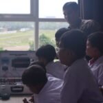 Kelas Ilmuwan: Siswa SD Muhammadiyah 7 Surabaya Belajar Perubahan Energi di Laboratorium UMSURA
