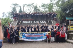 Merapi Menjadi Sarana Pembelajaran Kontekstual bagi Siswa MAMDA