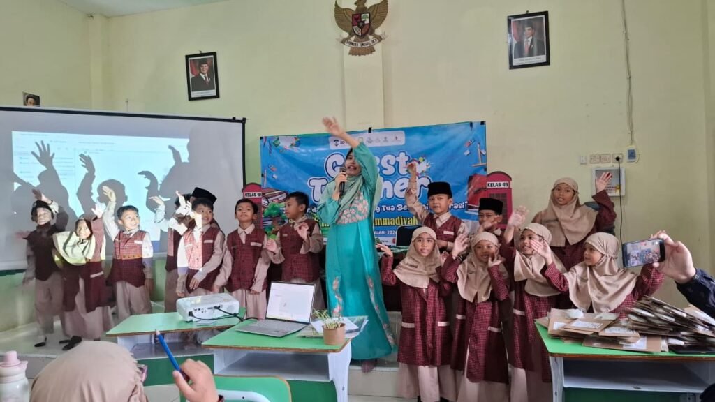 Guest Teacher SD Muhammadiyah 1 Paiton: Literasi Sebagai Fondasi Masa Depan Anak