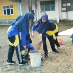 Tanamkan Kepedulian Lingkungan, SMP Muhammadiyah 13 Kalen Gelar Jumat Bersih