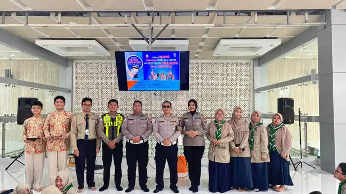 Guest Teacher di Spemdalas Gresik Bahas Tertib Berlalu Lintas