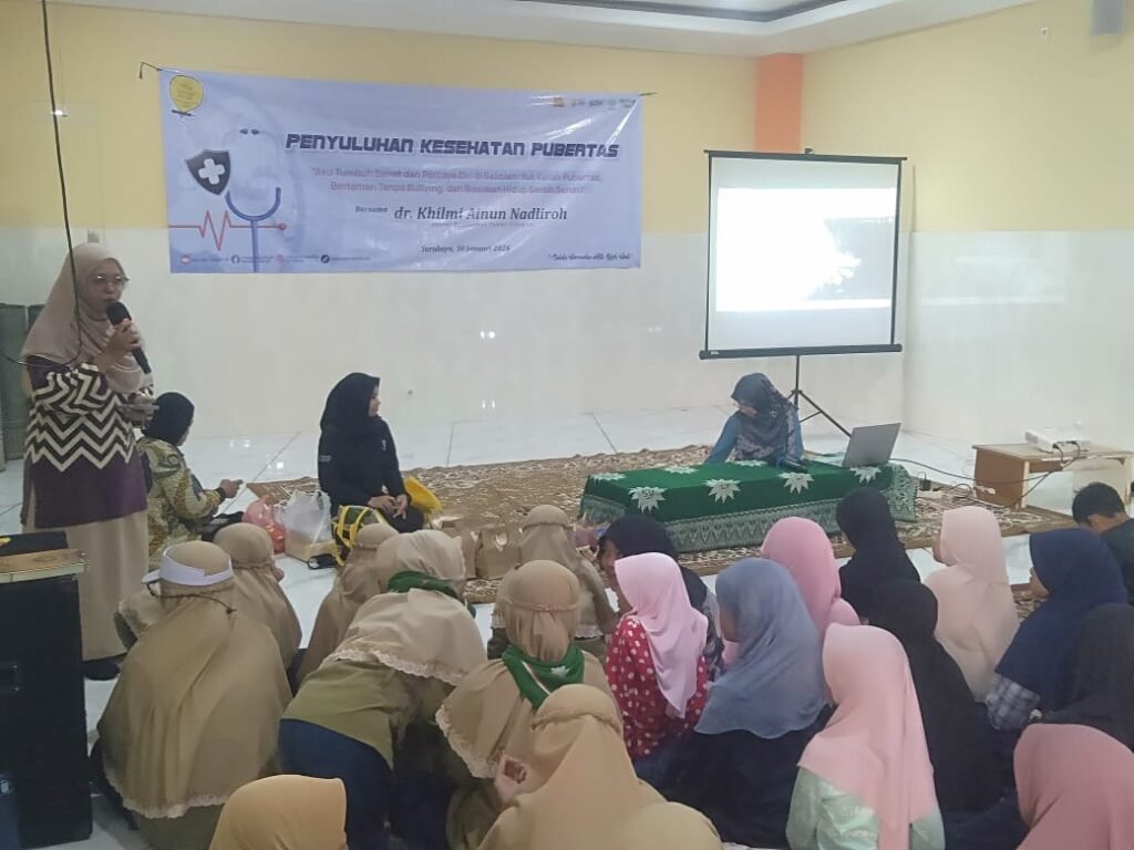 Penyuluhan Kesehatan Pubertas Remaja di Sekolah Kreatif SD Muhammadiyah 20 Surabaya