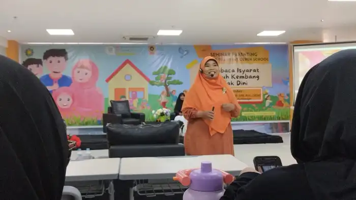 Orang Tua Adalah Psikolog Pertama Anak, Pesan Kuat di Parenting TK Aisyiyah 34 Ngagel