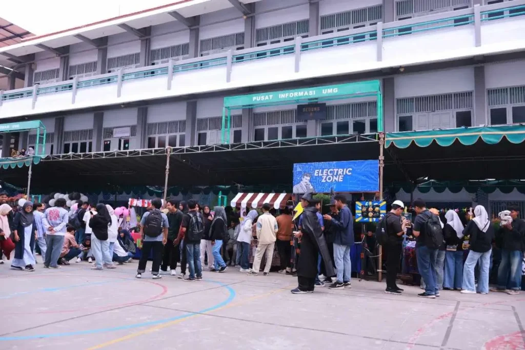 UMG Ubah Bazar Jadi Laboratorium Bahasa Melalui Ajang English Carnival 2026