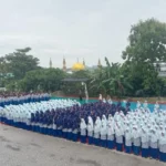 Apel Perdana di Tengah Hujan, MA Al-Ishlah Teguhkan Niat Belajar dan Cinta Lingkungan