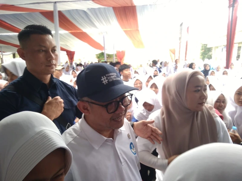 Mendikdasmen Ajak Pelajar SMPN 1 Tarogong Kaler Garut Menjadi Generasi ‘3 Bel’