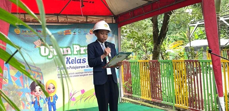 Ujian Praktik Bahasa Inggris Kelas VI SD Muhammadiyah 1 Menganti Latih Kepercayaan Diri dan Pelafalan Siswa