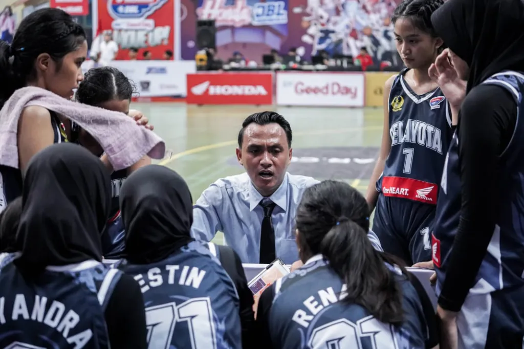 Feri Budi Setyawan, Membentuk Jati Diri Lewat Pendidikan dan Basket