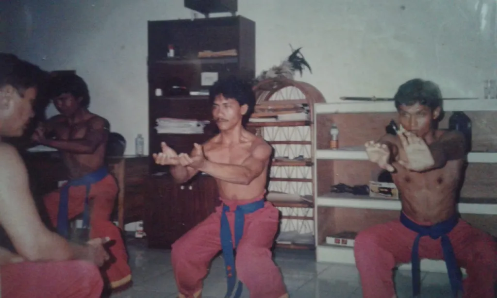 Nyantri di Maskumambang, Mengajar Silat di Masjid KH Mas Mansur