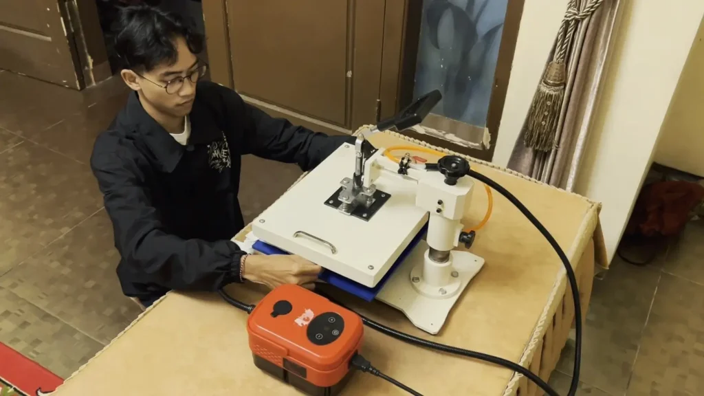 Mahasiswa UMM Ciptakan Steam Press Ecoprint, Bantu UMKM Tingkatkan Kualitas Produksi