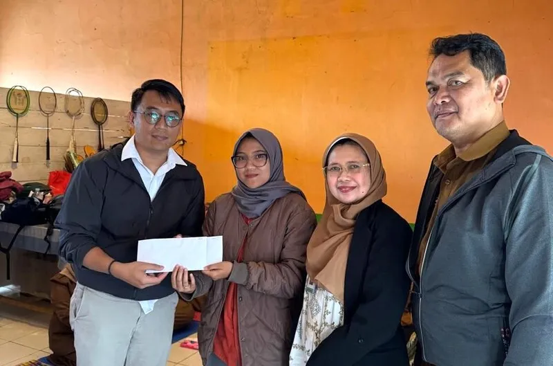 Kemendikdasmen Berikan Santunan untuk Korban Terdampak Bencana Tanah Longsor di Kabupaten Bandung Barat