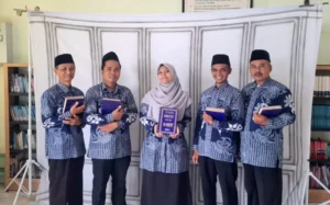 Guru Ismuba SMA Muha Genteng Kawal Materi Khas Persyarikatan Sesuai HPT