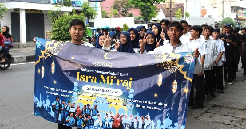 Ratusan Siswa Smamsa Semarakkan Isra Mi’raj lewat Pawai