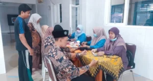 Peduli Kesehatan Pendidik, Klinik Pratama Al Azhar Lakukan Pemeriksaan Kesehatan di SMP Muven