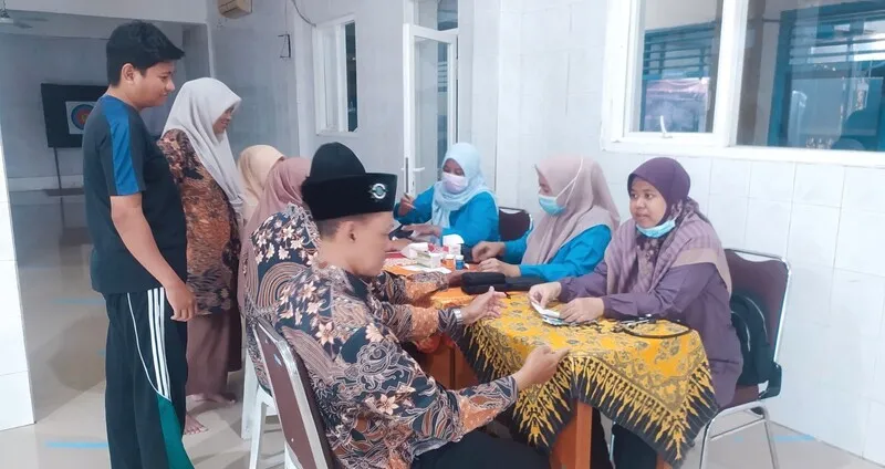Peduli Kesehatan Pendidik, Klinik Pratama Al Azhar Lakukan Pemeriksaan Kesehatan di SMP Muven