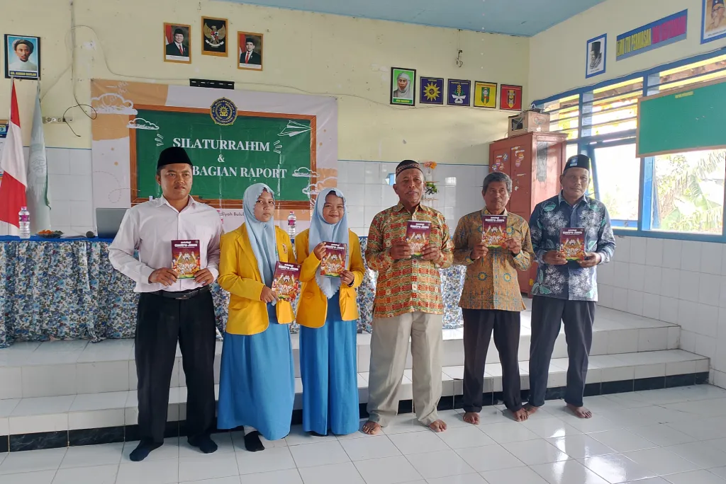 Peluncuran Antologi Sastra Jawa Siswa MTs Muhammadiyah 4 Bulubrangsi Warnai Pembagian Rapor