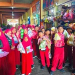 Siswa Kelas V SD Muda Tusida Serbu Pasar Tulangan untuk Belajar Aktivitas Ekonomi