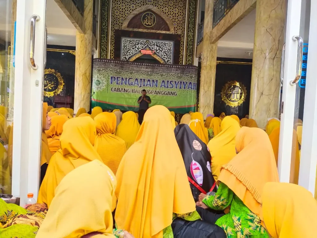 Ratusan Warga Aisyiyah Balongpanggang Penuhi Lokasi Pengajian 2 Mingguan