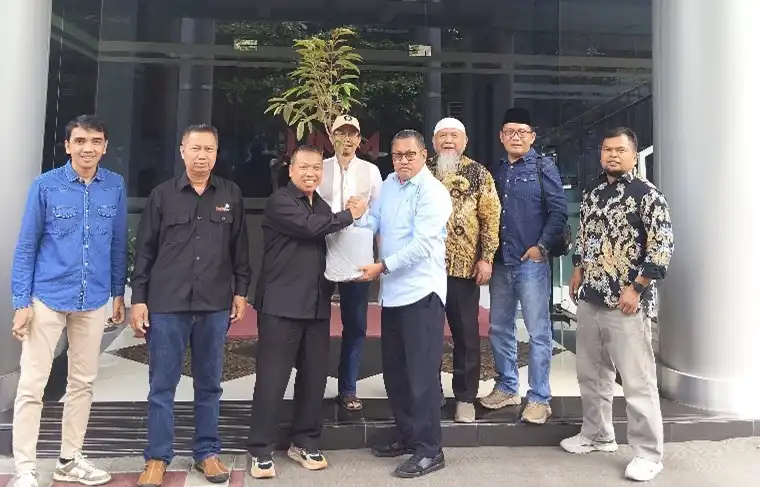 Lazismu Jatim Bersama MPM Jatim Salurkan Bibit Durian Unggul untuk Pemberdayaan Lingkungan Di Sampang