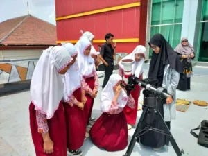 Belajar Tata Surya dan Observasi Matahari di Laboratorium Astronomi Umsura