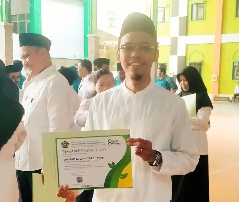 Guru PAI SD Mupat Terima Penghargaan pada HAB Kemenag RI ke-80