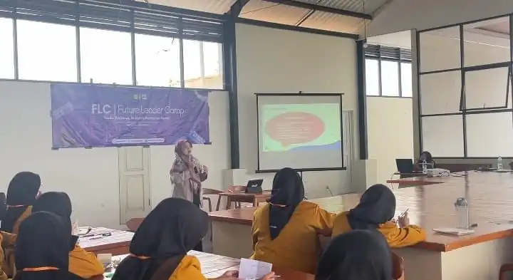 Belajar Memimpin dari Hati: Pesan Kepemimpinan Kepala SMAMIO di Future Leader Camp IPM