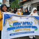 Pawai Isra’ Mi’raj, Siswa SMPM 14 Driyorejo Berbagi Sayur