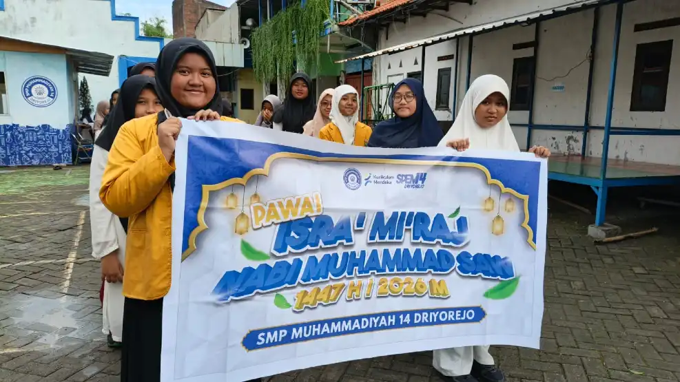 Pawai Isra’ Mi’raj, Siswa SMPM 14 Driyorejo Berbagi Sayur