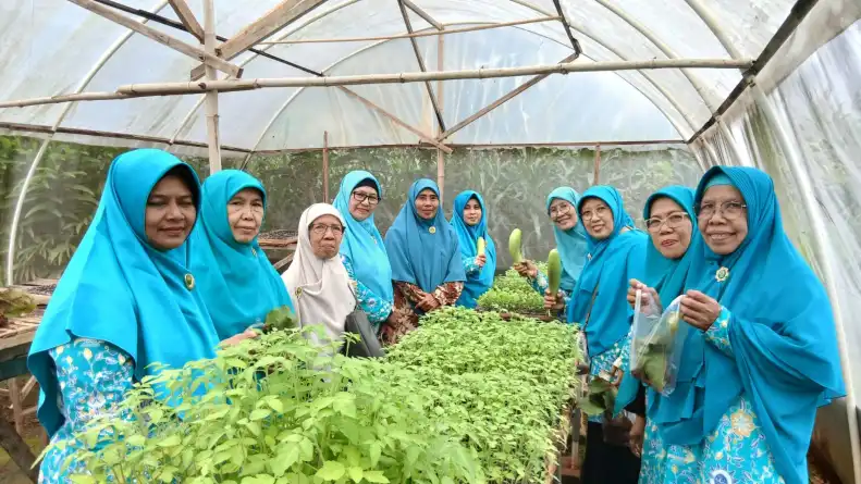 Kunjungan PDA Kota Surabaya ke Kebun Gizi dan Rumah Bibit BSA Sapa Tresna 