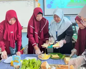 Belajar Bersama Orang Tua, Kehangatan As Salam di SD Muhammadiyah 4 Zamzam