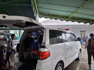 Khitan Gratis di Masjid Mujahidin Wates, Ambulans Lazismu Blitar Siaga Antar Peserta hingga Rumah