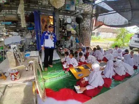 Siswa SD MUHSIDA Belajar Daur Ulang Kerang di Purwodadi