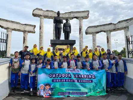 Belajar di Tempat Bersejarah, Siswa SD Muhammadiyah 8 Tulangan Menyelami Kisah Heroik Arek-arek Surabaya