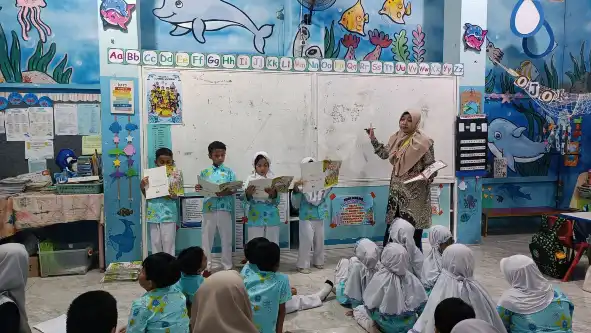 Literasi Ceria Kelas 1 SD Muhammadiyah 16 Surabaya Tumbuhkan Percaya Diri Siswa