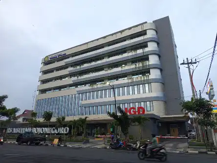 Menjejak Pagi di Bojonegoro: Catatan Kaki dari Hotel ke Alun-Alun