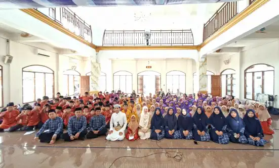 SD Mutu Kagumi Awali Semester Genap dengan Muhadhoroh Keliling yang Spektakuler