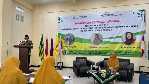 Ayahanda Mustofa Isi Kajian Iftitah Pembinaan Keluarga Sakinah PCA dan PCNA Sugio