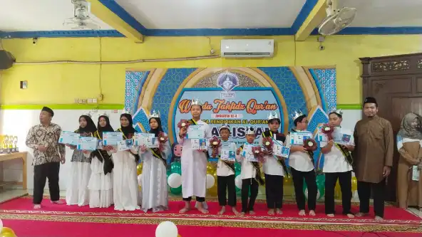 Wisuda Tahfidz Angkatan IV LPQ Al-Islam Krembangan Penuh Haru