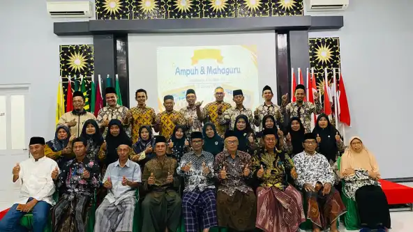 Alumni Beri Makan, Uang, dan Pakaian Guru Muhammadiyah Takerharjo