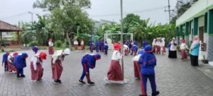 SDM 4 Zamzam Belajar Alam di SD Almadany