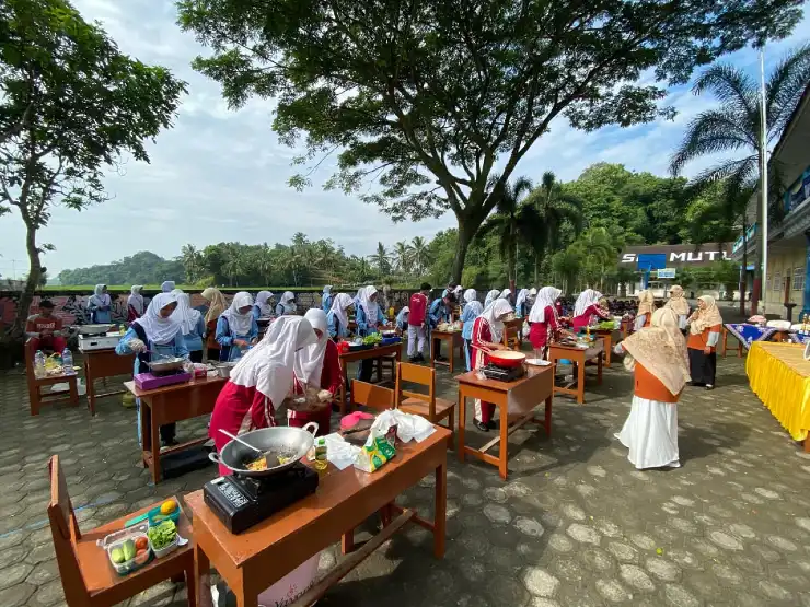 Live Cooking Siswa SMP MUTU Sempu: Masak Bersama Ciptakan Kebersamaan di Road to Dies Natalis ke-48