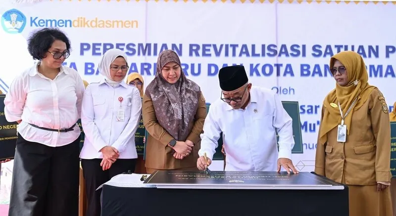 Mendikdasmen Resmikan Revitalisasi 14 Sekolah di Kalsel, Dorong Layanan Pendidikan Bermutu