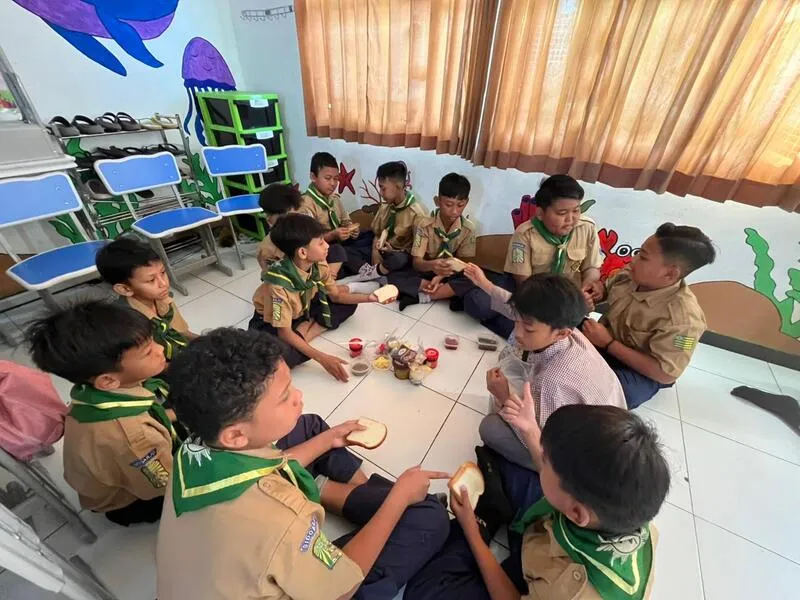 Kegiatan Keputraan SD Muhdelta Latih Kemandirian dan Kreativitas Siswa lewat Praktik Membuat Sandwich