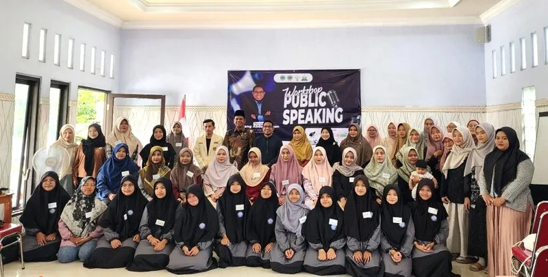 Bekali Generasi Muda Keterampilan Komunikasi, PCPM dan PCNA Plemahan Gelar Workshop Public Speaking