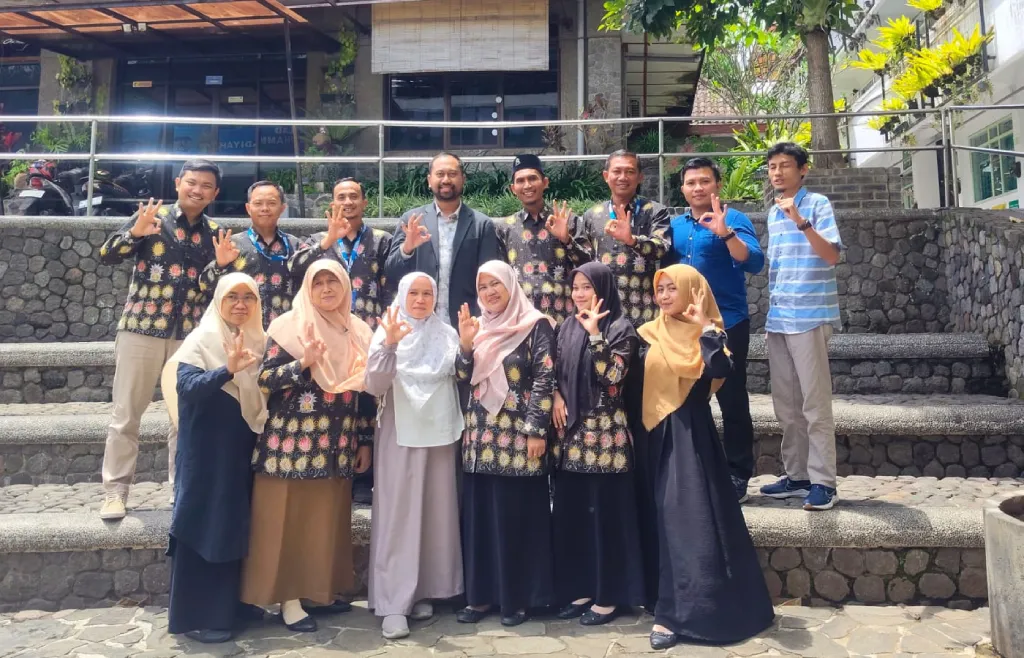 Berbagi Praktik Baik, Mugaru Studi Tiru ke SMP Muhammadiyah 8 Batu