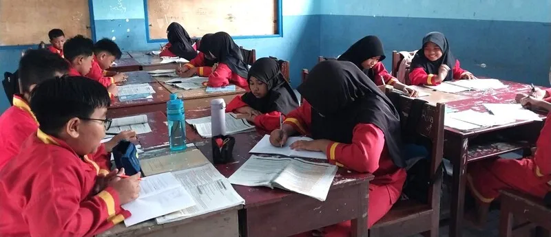 Pembelajaran Bahasa Indonesia Berbasis Diskusi Hidupkan Suasana Kelas di MI Muhammadiyah 14 Pambon