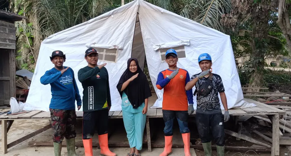 Antisipasi Banjir Susulan, Muhammadiyah Jatim Bangun Tenda Panggung Pengungsian di Aceh Tamiang