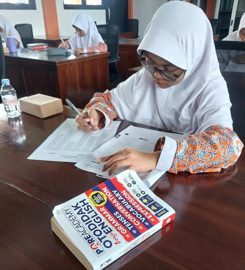 Siapkan Lulusan Berdaya Saing Global, SMA At-Tajdid Muhammadiyah Blora Gelar TOEFL Prediction