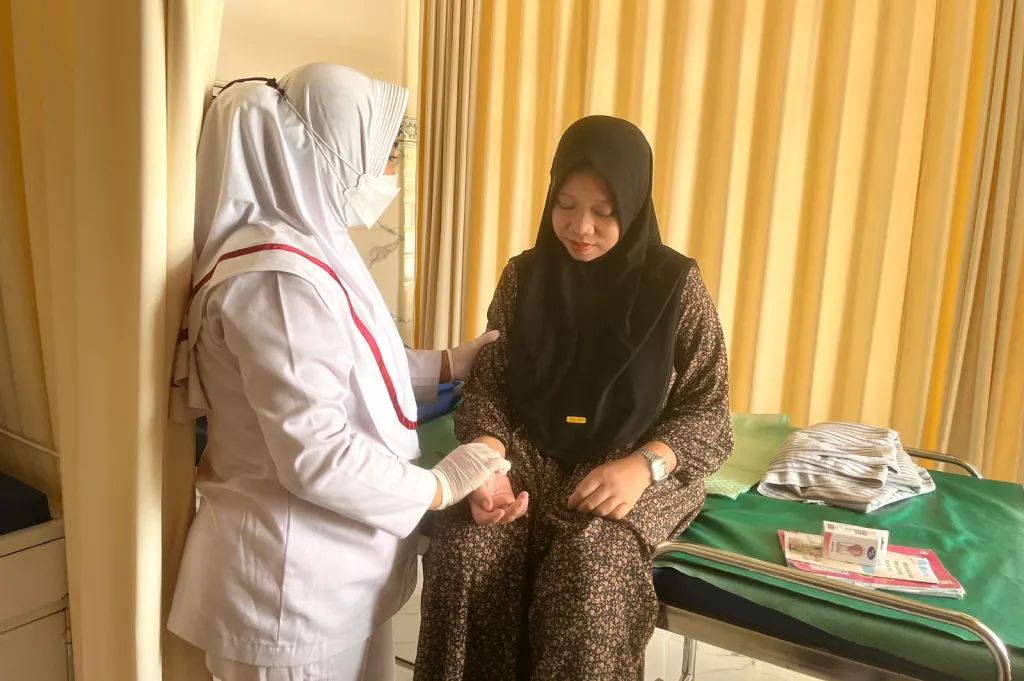 Uji Kompetensi, Mahasiswa Ummad Jalani Ujian Praktik Kebidanan Ibu Nifas