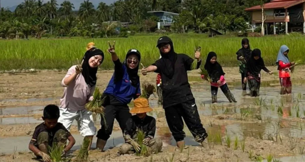 8 Mahasiswa UMS Laksanakan KKN Pendidikan di Thailand